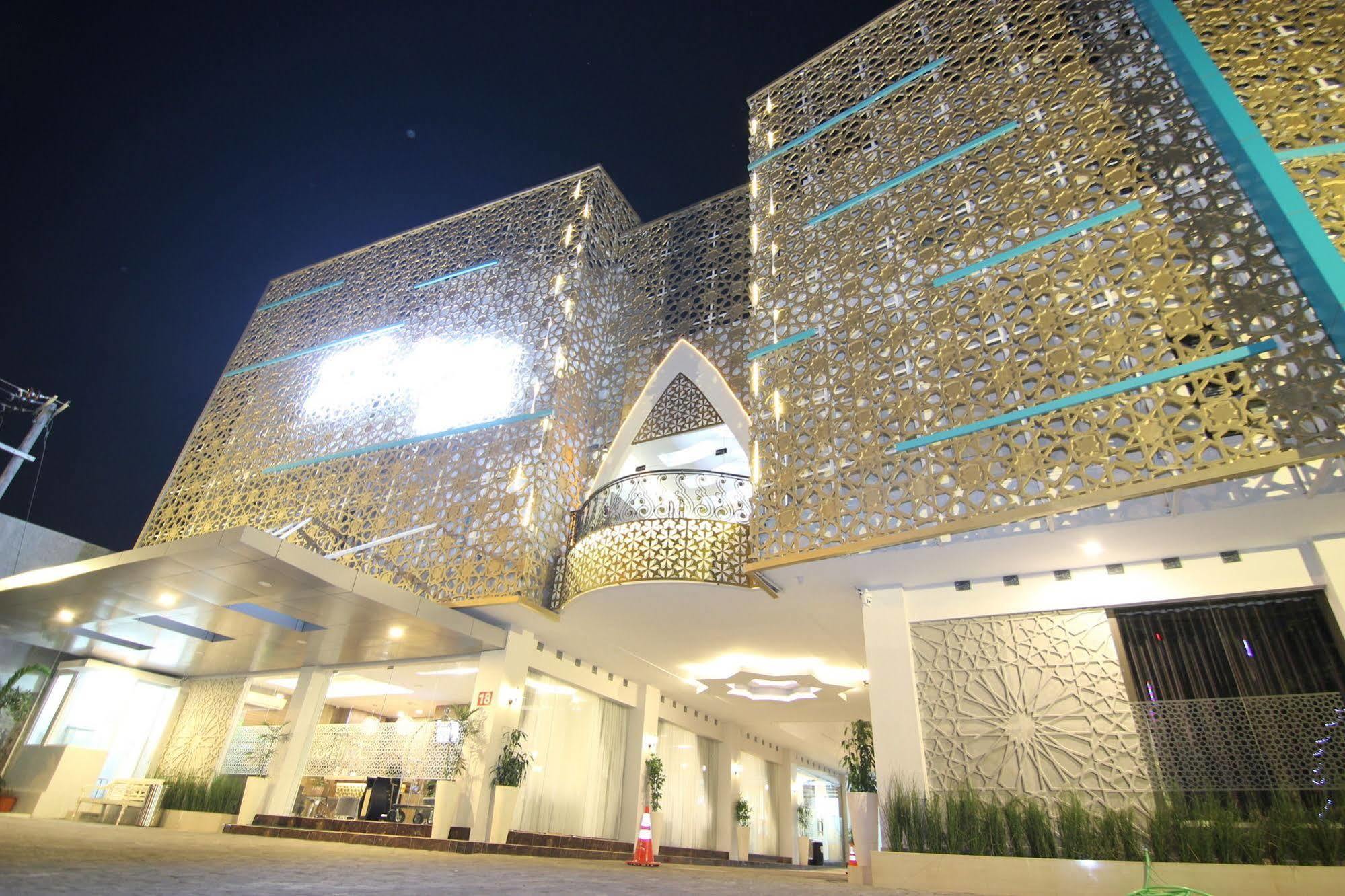 Grand Amira Hotel Surakarta  Exterior photo